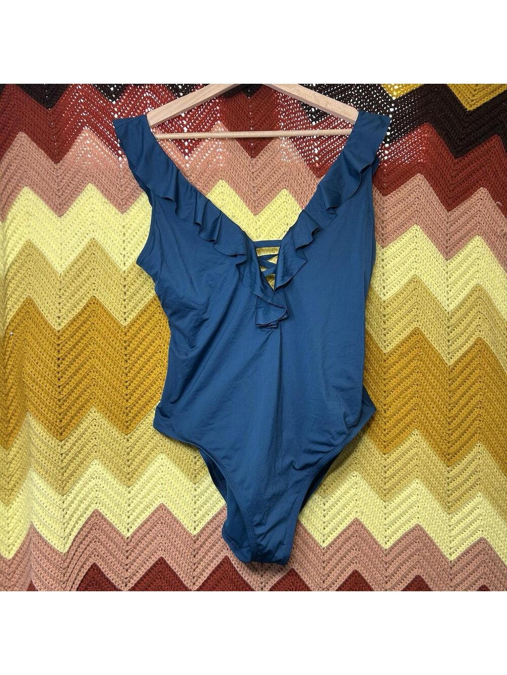 Cupshe Women's V-Neck Ruffle One Piece Swimsuit Padded Blue Large Sexy